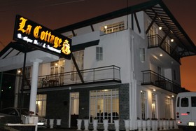 La Cottage Boutique Hotel & Restuarant
