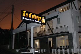 La Cottage Boutique Hotel & Restuarant