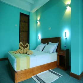 Redwood Inn