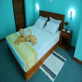 Redwood Inn