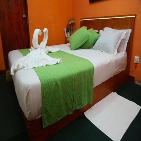 Redwood Inn