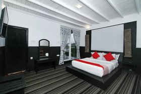 Royal Hotel by OYO Rooms