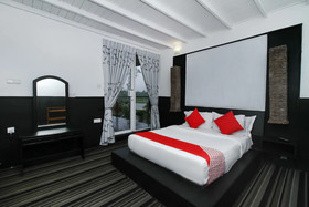Royal Hotel by OYO Rooms