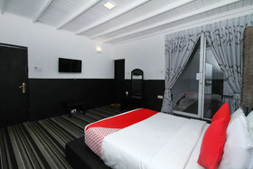 Royal Hotel by OYO Rooms