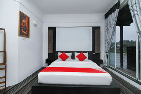 Royal Hotel by OYO Rooms