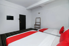Royal Hotel by OYO Rooms