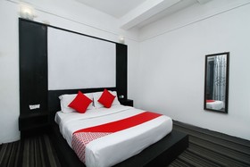 Royal Hotel by OYO Rooms