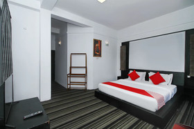 Royal Hotel by OYO Rooms
