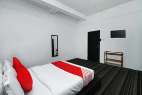 Royal Hotel by OYO Rooms