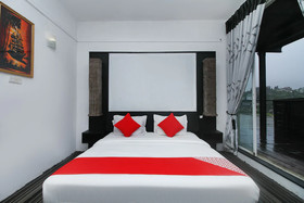 Royal Hotel by OYO Rooms