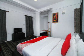 Royal Hotel by OYO Rooms