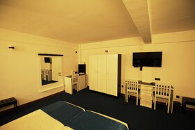 Single Tree Mount Hotel