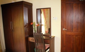 Airport Villa