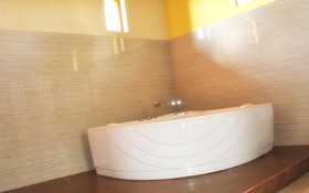 Airport Villa