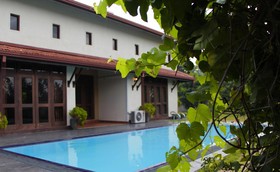 Airport Villa