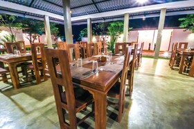 Ceyloni Hotel