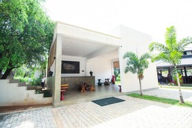 Ceyloni Hotel