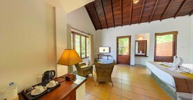 Ehalagala Lake Resort