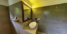 Ehalagala Lake Resort