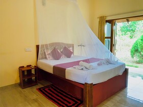 Green Hut Hotel & Restaurant