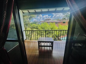 Green Hut Hotel & Restaurant