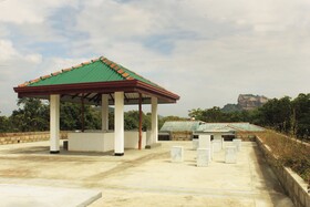 Green Hut Hotel & Restaurant