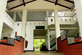 Green Hut Hotel & Restaurant