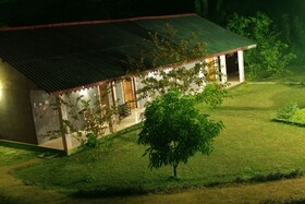 Green Hut Hotel & Restaurant