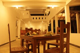 Green Hut Hotel & Restaurant