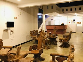 Green Hut Hotel & Restaurant