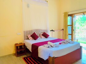Green Hut Hotel & Restaurant