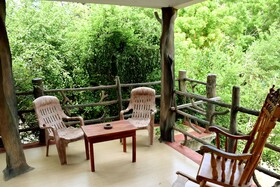 Hungry Lion Resort and Restaurant