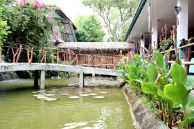 Hungry Lion Resort and Restaurant