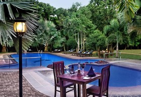 Saunter Paradise Hotel