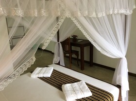 Sigiriya Rock Hide