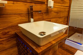 Leopard Reach Yala By Seven Angels