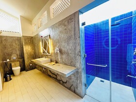 Trinco Blu by Cinnamon