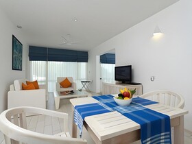 Trinco Blu by Cinnamon