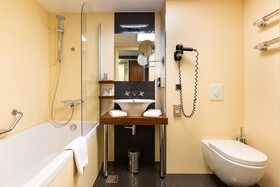 Avalon Hotel & Conferences