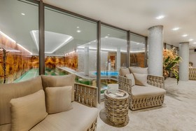Grand Poet Hotel by Semarah