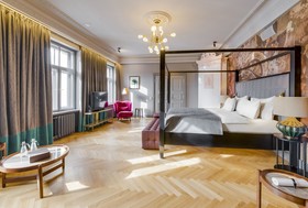 Grand Poet Hotel by Semarah
