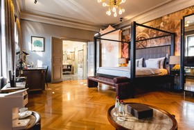 Grand Poet Hotel by Semarah