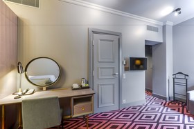 Grand Poet Hotel by Semarah