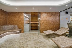 Grand Poet Hotel by Semarah