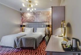 Grand Poet Hotel by Semarah