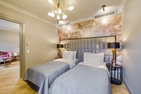 Grand Poet Hotel by Semarah