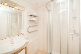 Rija Hotel TIA