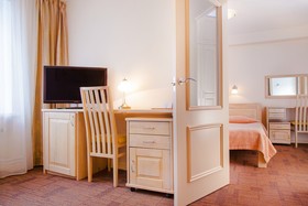 Rija Hotel TIA