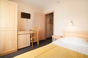 Rija Hotel TIA