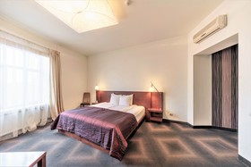 Rixwell Centra Hotel